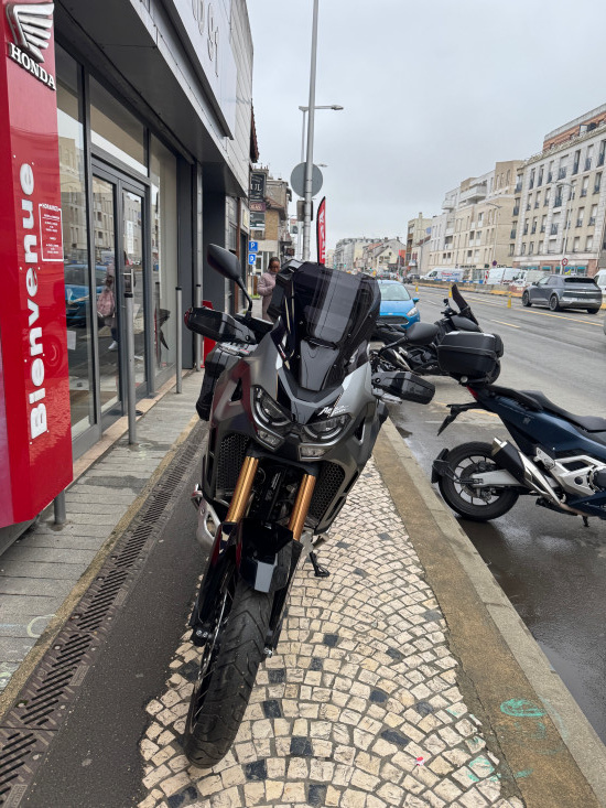 HONDA Africa Twin Adventure ES DCT 10/2025 1ERE MAIN - ATHIS-MONS