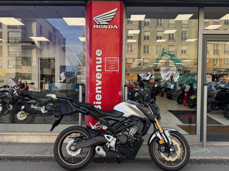 CB 125R ABS 1ERE MAIN 05/2023 5933KMS - ATHIS-MONS